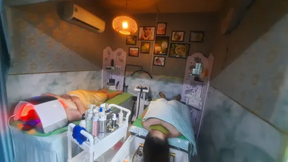 Dịch vụ làm nail trong suốt đính đá sang trọng tại Milan Beauty Spa – Xu hướng làm đẹp được yêu thích nhất hiện nay